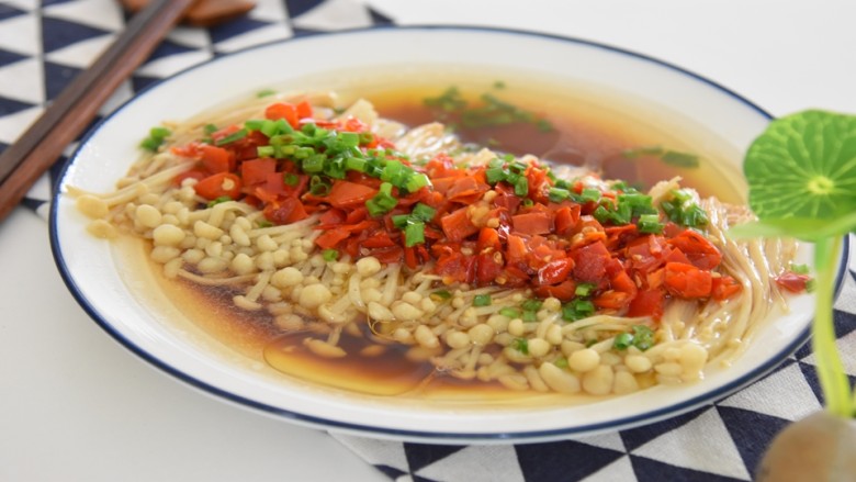 鲜辣开胃的剁椒金针菇吃一次就上瘾