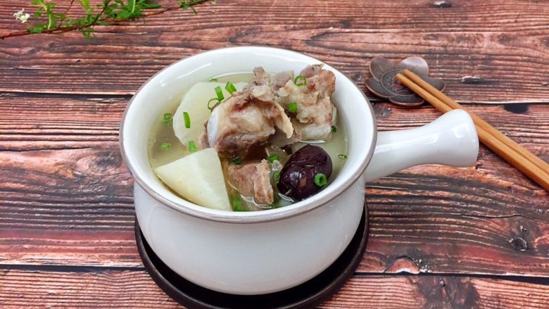 冬日温补萝卜炖排骨