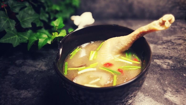 秋冬滋补篇老母鸡白果海参汤