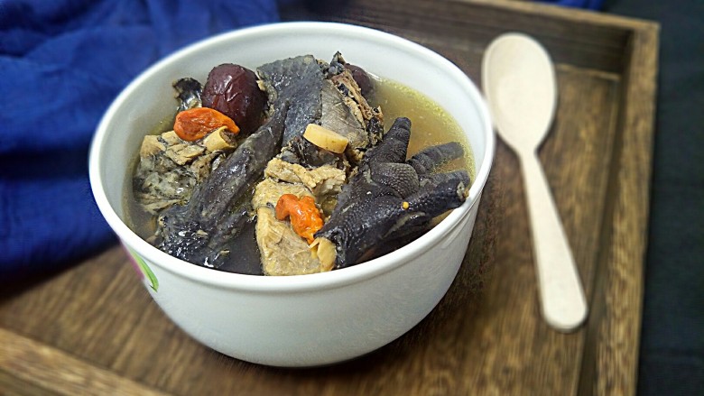 当归黄芪红枣乌鸡汤