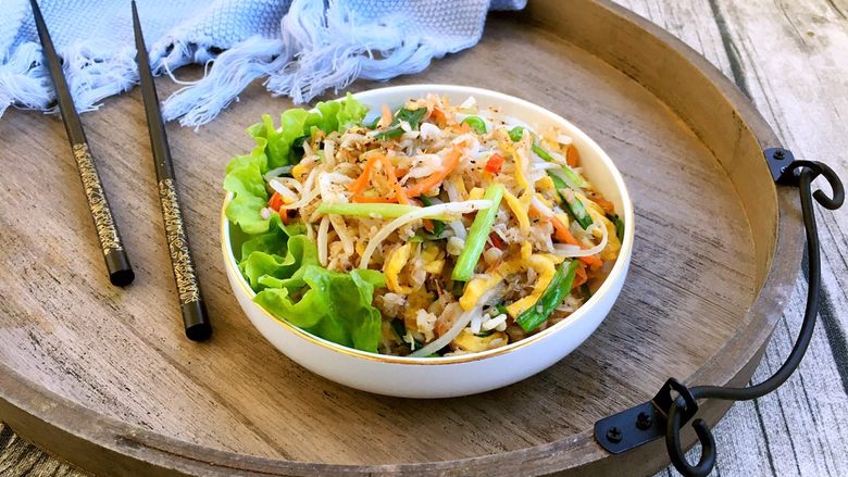 厨房挑战荤菜绿豆芽炒鲜虾皮雪虾