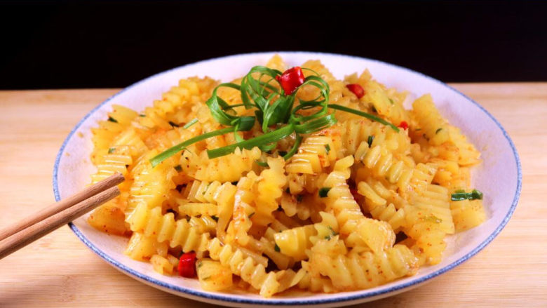 学会土豆的这种新做法比肉还好吃下饭倍棒