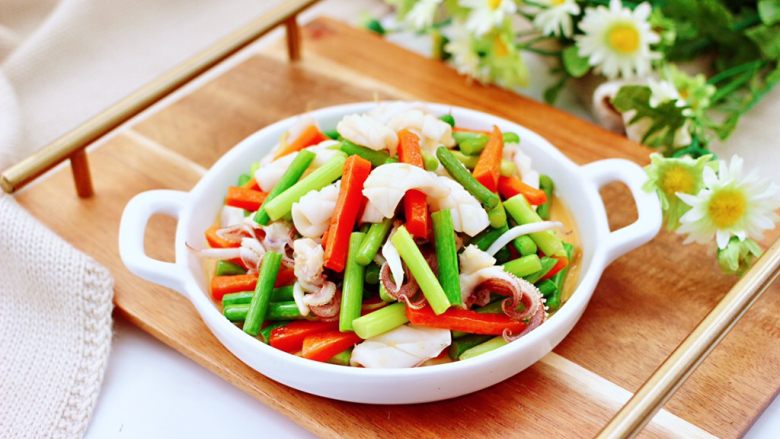 蚝香蒜薹鱿鱼小炒