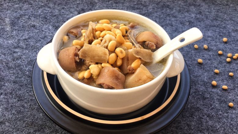 美容养生汤黄豆炖猪尾