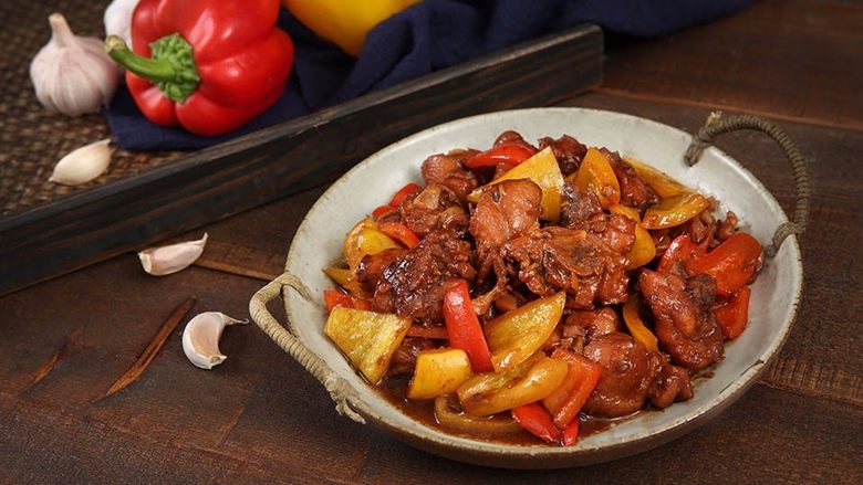 酱香浓郁的开胃鲁菜三步学会秘制酱焖鸡