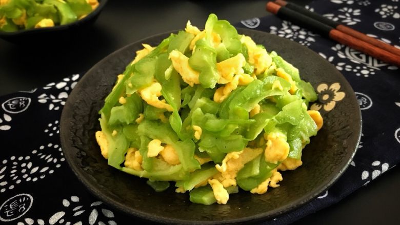 绿色美食苦瓜炒蛋