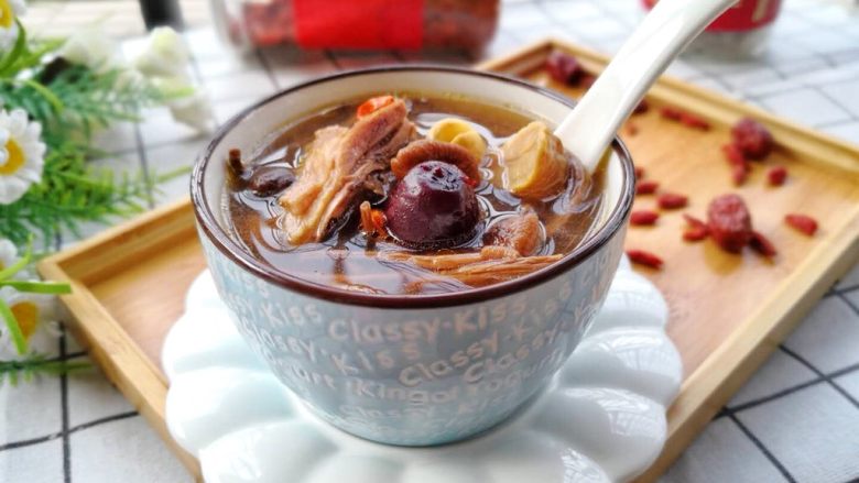 茶树菇老鸡汤强身健体