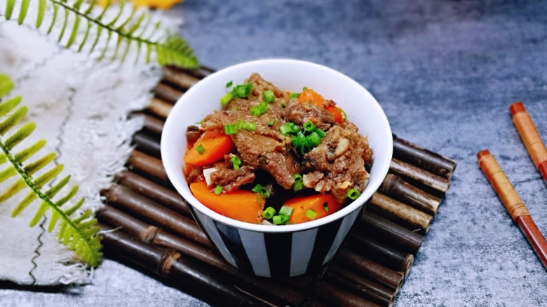 冬日进补胡萝卜焖羊排