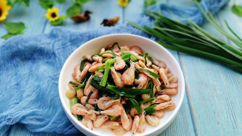 家常菜韭菜炒小白虾