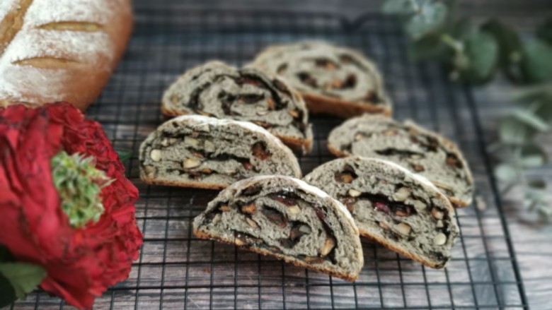 黑芝麻全麦核桃红枣软欧包安安原创