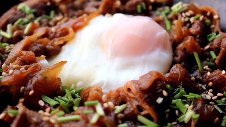 好吃易做无油减肥的仿食其家牛肉丼含番茄牛肉丼的制作