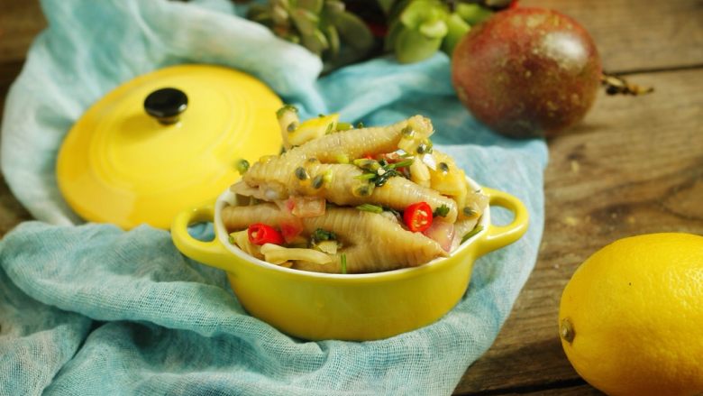 夏日餐前开胃小菜百香果柠檬鸡爪