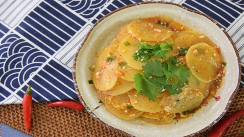 土豆真是百吃不腻尤其现在天气变热了凉拌才是最佳做法