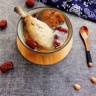 秋风渐凉来一碗猴头菇鸡汤养胃吧