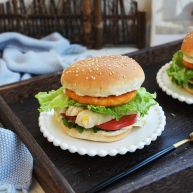 鸡肉玉米香肠汉堡