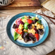 洋葱木耳炒鸡蛋吃出好身材