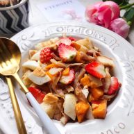 油醋汁藤椒风味手撕鸡の吐司水果沙拉