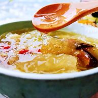 银耳莲子羹