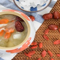 银耳雪梨盅—养颜润肺一碗怎么够