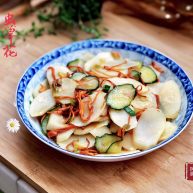 白雪却嫌春色晚虫草花清炒山药