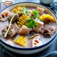 排骨莲藕玉米汤