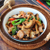 双椒花菇炒肉片