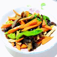 胡萝卜炒木耳
