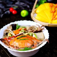 黑酱油大白菜豆腐丸子炖海鲜