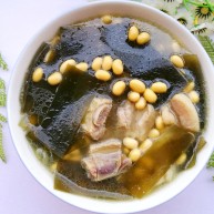 清甜浓郁的海带黄豆排骨汤