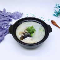 一碗汤秋季补钙佳品鱼头粉皮汤