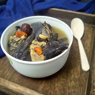 当归黄芪红枣乌鸡汤