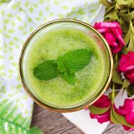 羽衣甘蓝芝麻菜苹果汁