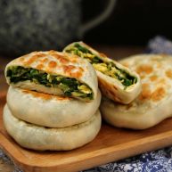 韭菜鸡蛋虾皮馅饼