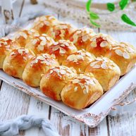 牛奶杏仁小餐包