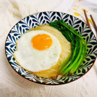 菠菜鸡蛋面