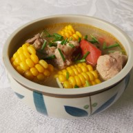 胡萝卜玉米排骨汤