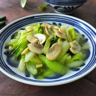 蘑菇炒菜梗