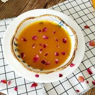 养生美颜甜品——玫瑰南瓜银耳露