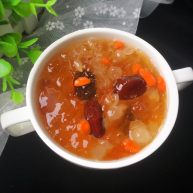 桃胶皂角米红枣枸杞羹