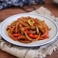 洋葱辣椒炒肉皮