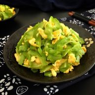绿色美食苦瓜炒蛋