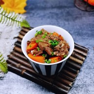 冬日进补胡萝卜焖羊排