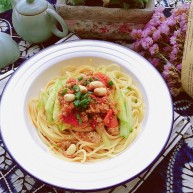 快手餐番茄黄瓜肉酱意面