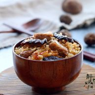 喷香的香菇排骨焖饭