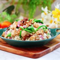 鸡丁核桃菠菜炒饭