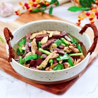 蒜香梅花肉炒猪血