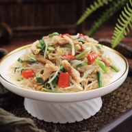 五花肉醋溜绿豆芽