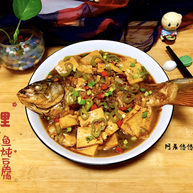 家常鲤鱼炖豆腐藕花风细鲤鱼肥