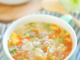 13、9m+宝宝疙瘩汤(宝宝辅食),一碗香气十足的疙瘩汤就做好了,放到温热给娃拿个勺子喝起来~