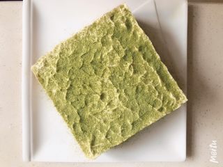 13、雪域抹茶芝士蛋糕,表面筛上抹茶粉，可以局部或周围一圈筛